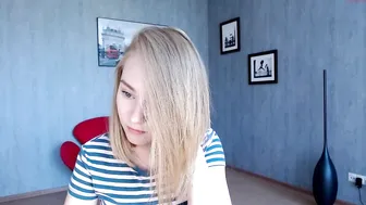stretchinggirl big tits and neat vagina