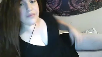 klanashy gorgeous mare fucks pussy with phallus