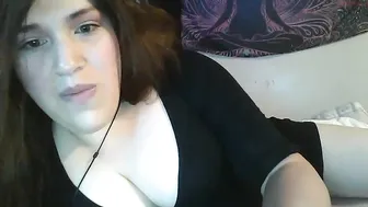 klanashy gorgeous mare fucks pussy with phallus