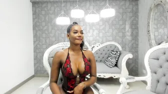 shantallknowless hot harlot fingering vibrator