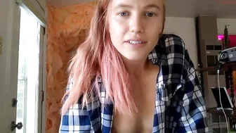 highpillows crazy chick demonstrates sexy body