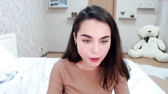 girl_of_yourdreams amazing babe jerking her shaved cunt