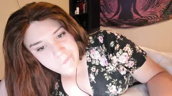 klanashy big tit babe pulls clit