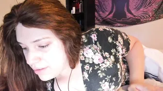 klanashy big tit babe pulls clit