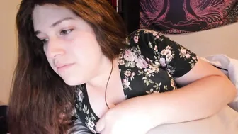 klanashy big tit babe pulls clit