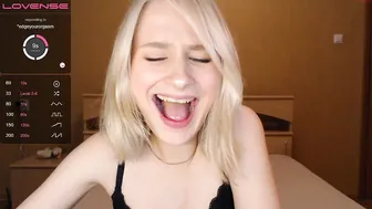 uni_cutee a little fun in the solo video