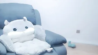 cute_dami cute lady gently massages pussy