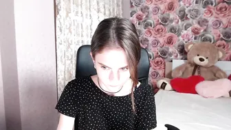 little_cookies pretty lady fucking pussy with sex machine