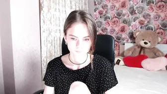 little_cookies pretty lady fucking pussy with sex machine