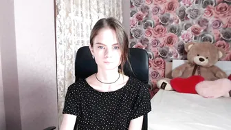 little_cookies pretty lady fucking pussy with sex machine