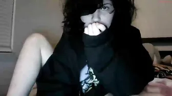 xx_buggy dildo fucks herself and teases the clit with a vibrator