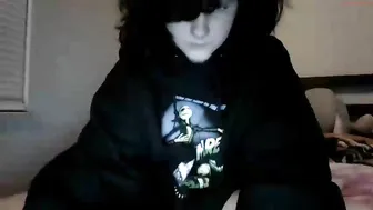 xx_buggy dildo fucks herself and teases the clit with a vibrator