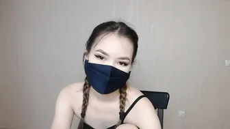 lottos_eye slut fucks the cap with his fingers