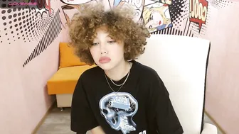 jia_honey incredible shows off gorgeous boobs