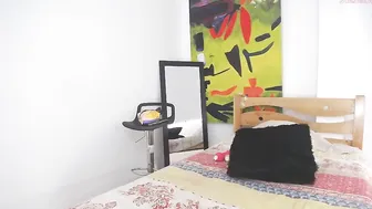 linda_q hot brunette girl gently masturbates cunt