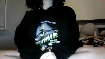 xx_buggy luxurious bitch fucks pussy with phallus