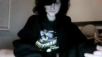 xx_buggy luxurious bitch fucks pussy with phallus