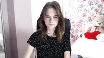 little_cookies crazy girl plows pussy with phallus