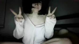 xx_buggy greedily fucks herself with a toy