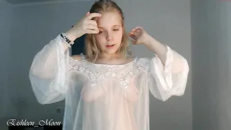 eishleen_moon has both slits