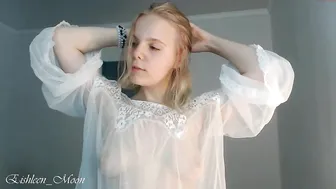 eishleen_moon has both slits