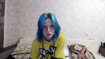 littleprincess2001 gorgeous babe furiously fucks pussy