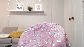 chloe_ebony18 crazy girl plows pussy with phallus