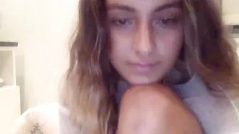 6persiankitty9 gorgeous blonde seduces with big tits