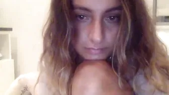 6persiankitty9 gorgeous blonde seduces with big tits