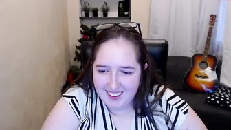 meatball busty  cam girl  undresses and caresses her pussy