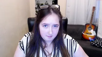 meatball busty  cam girl  undresses and caresses her pussy