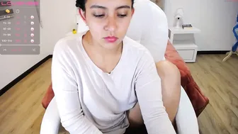 violet_honey18 shy girl exposes beautiful tits