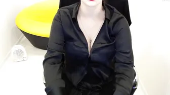 charming_amy busty harlot fingering pussy