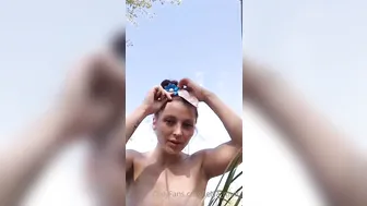 lelya mult onlyfans puts his fingers in the ass