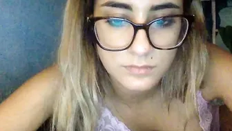 alicakes19 cutie whore fucks vagina hard