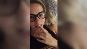 mia malkova onlyfans sweet babe masturbates on the bed