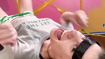 university liz onlyfans juicy chick fingers her shaved holes