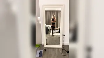 sopeachybaby onlyfans busty blonde is sucking a pussy
