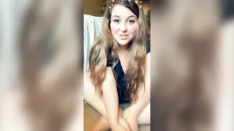 sweet arches onlyfans pulls pussy to orgasm