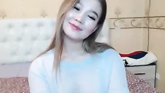 yoko_konny Lustful lady sucks dick