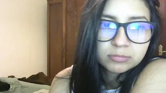 jeessica Sweet thing masturbates shaved cunt