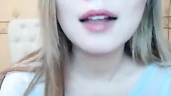 yoko_konny Thin slut jerking in the shower