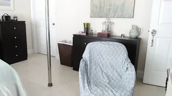 jojoandjohnny Skinny female rubs herself with oil