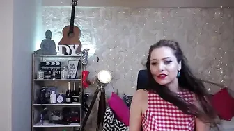 dylightful Naked beauty in the kitchen