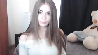 pretty_suzy Beautiful female fingering pussy in the bathroom