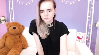 ollie_chloe The shrewd curvy undressing in the bath