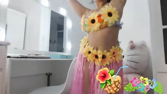 emanuelly raquel manyvids chic shows shaved holes