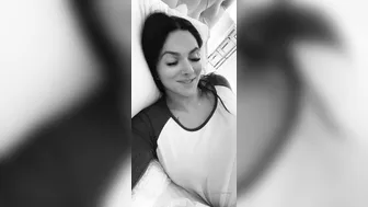 aspen rae onlyfans beauty close fingers clit