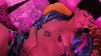 miss nera skye onlyfans beautiful bitch jerks off with an unusual device