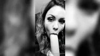 immeganlive onlyfans sexy hottie gently pulls pussy